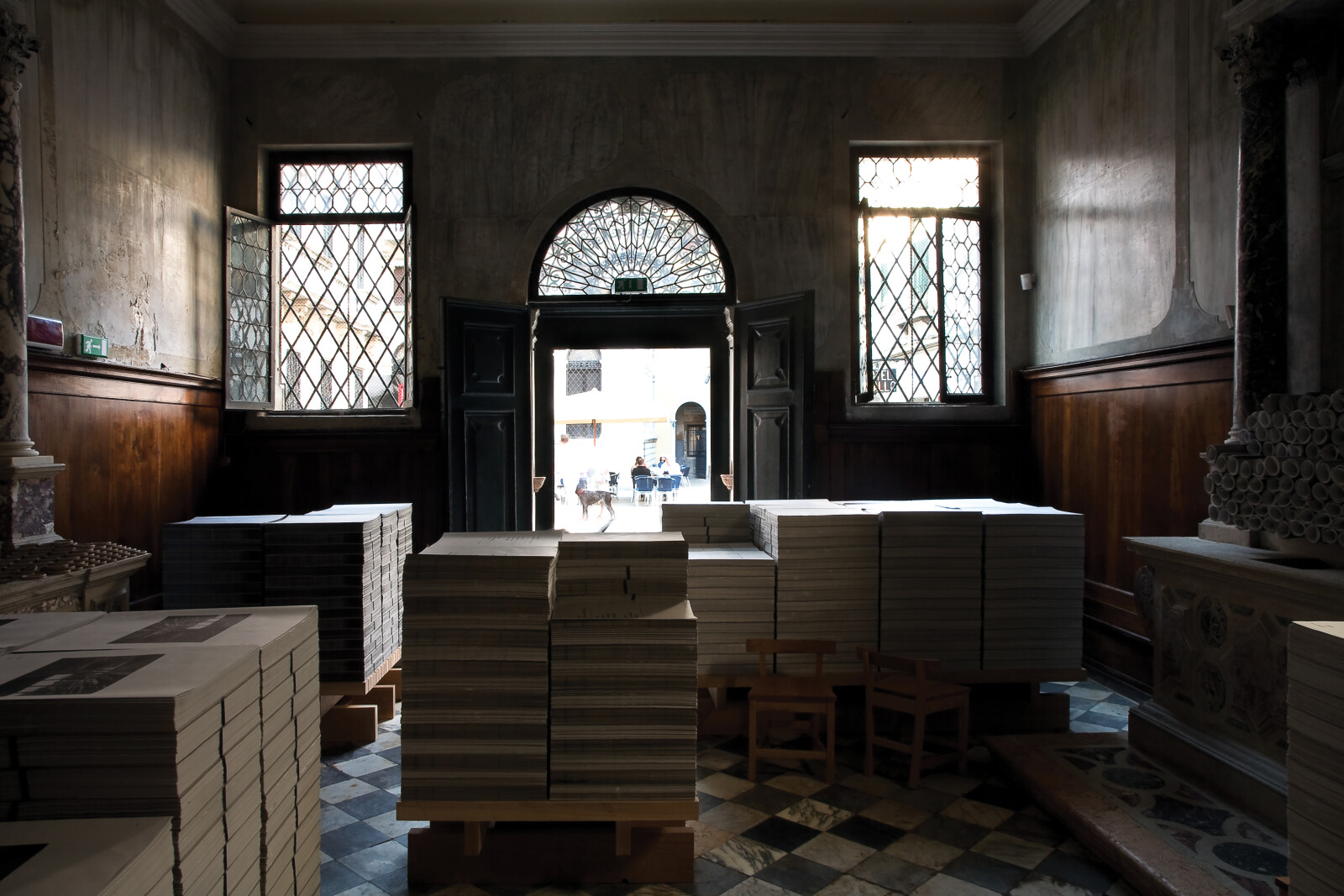 <p><em>Irlanda: of de Blacam and Meagher</em> (2010) installation views, Chiesa di San Gallo, Venice. (Photographs: Clancy, A.).</p>